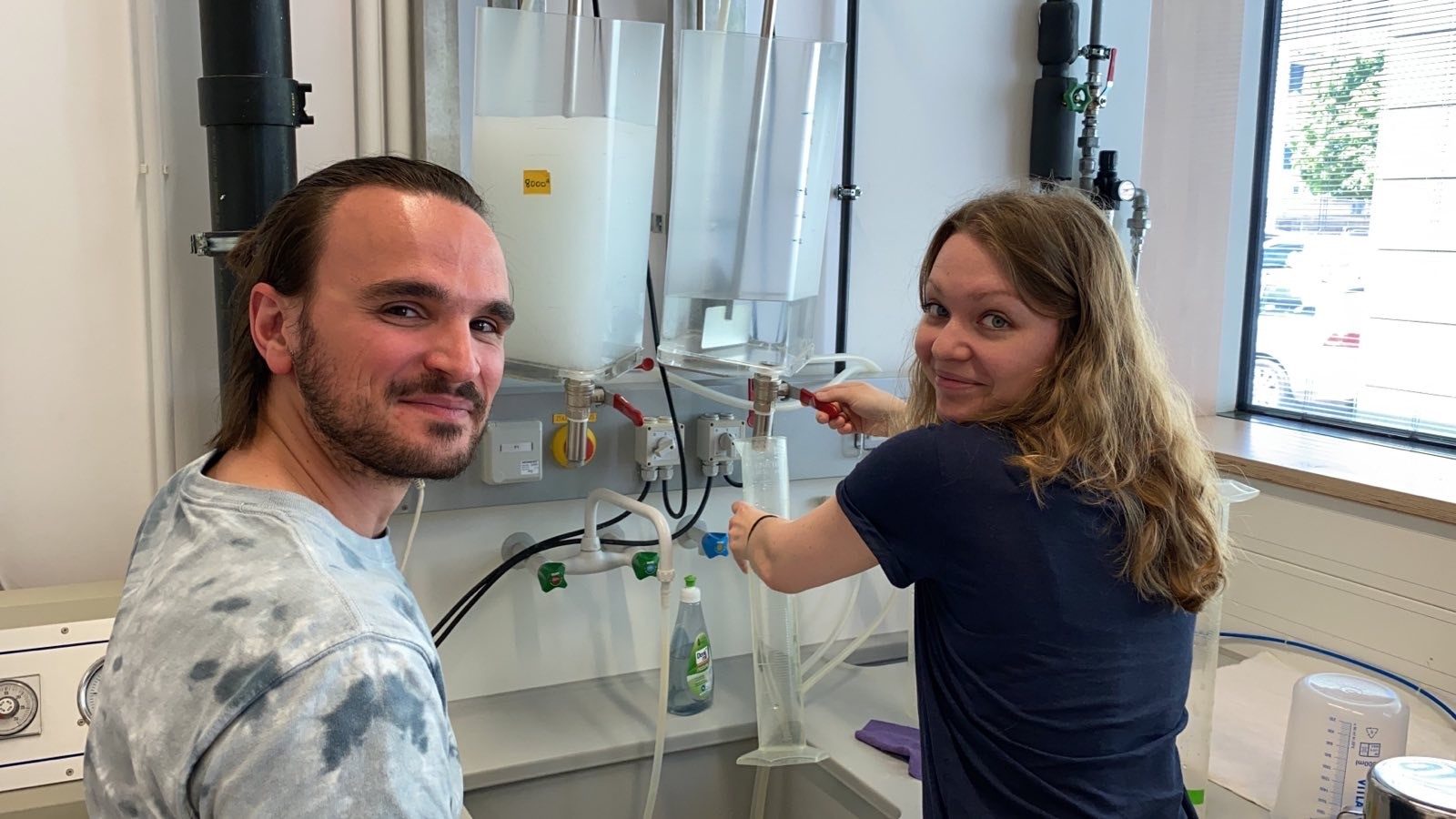Eliott and Jana making handsheets